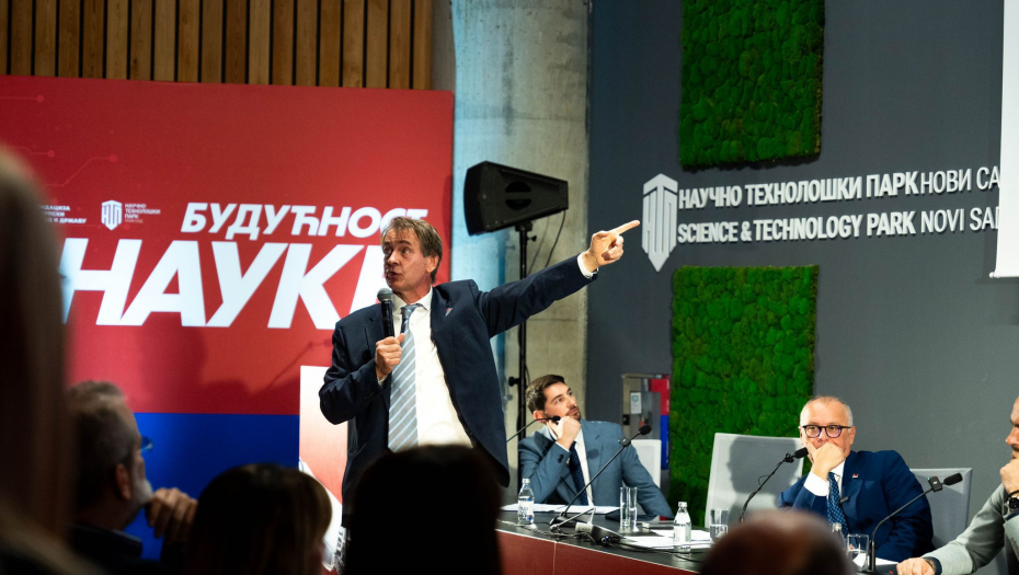 PANEL "BUDUĆNOST NAUKE" ODRŽAN U NOVOM SADU Veštačka inteligencija neće zameniti nastavnike!