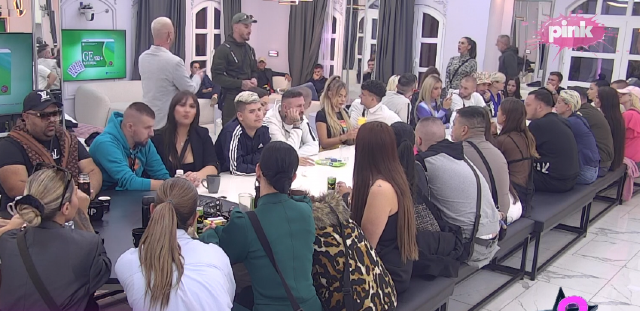 VANREDNO STANJE U ELITI 8! Prekinuta emisija, voditelj ne može da smiri situaciju!