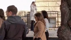 DEČAK KOJI JE POČINIO MASAKR U "RIBNIKARU" DANAS ODGOVARA NA PITANJA SVOJIH RODITELJA Miljana se u pratnji advokata pojavila u sudu (FOTO/VIDEO)