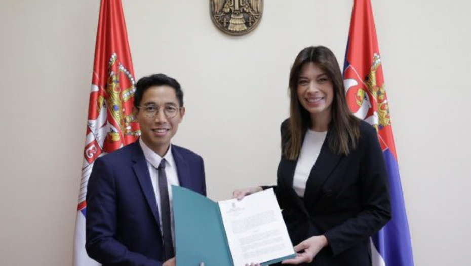Vujović uručila prvu dozvolu za emisije gasova s efektom staklene bašte beogradskom Aerodromu Nikola Tesla