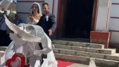 MLADENCI HTELI DA PROSLAVE, A ONDA SVI GOLUBOVI POLETELI PRAVO U GOSTE Srušila se dekoracija, pa nastao opšti haos