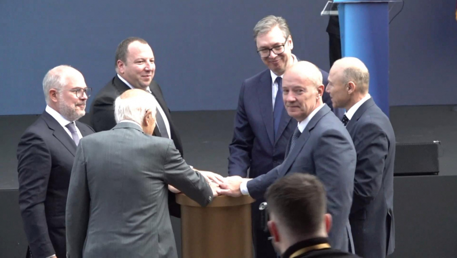POSLE 1997. OVO JE PRVA VELIKA MODERNIZACIJA "KNJAZA MILOŠA" Predsednik Vučić otvorio novi pogon u fabrici u Aranđelovcu: POSAO ZA 100 LJUDI