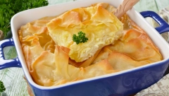 KOLIKO SE PEČE PITA U RERNI? Evo koliko minuta je potrebno da bude krckava spolja, a sočna i meka unutra!