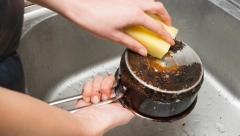 SPASITE VAŠE ZAGORELE SUDOVE Pomešajte so i još jedan sastojak iz frižidera, šerpa će sijati kao nova!