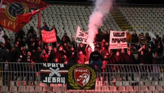 DECA IZ CRNE GORE NOSILA ZVEZDAŠKE DUKSEVE, PA IH NAPALI HULIGANI Užasno nasilje u Kragujevcu počinili navijači "Radničkog"