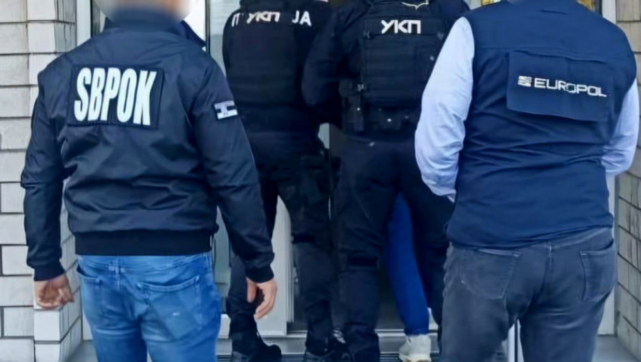 PALA KRIMINALNA PETORKA IZ RUME Policija im u magacinu pronašla više tona duvana