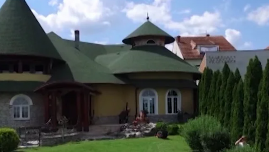 FOLKER IZDAJE DVORAC U SREMSKOJ KAMENICI! Kolege ga nazivaju stipsom: ''Tini Ivanović nisam dao popust kada je snimala spot''