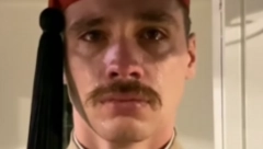 CEO BALKAN PRIČA O OVOM GRČKOM VOJNIKU: Gardista u uniformi, a suza suzu stiže! Sestra otkrila ŠTA je razlog, da se naježiš! (VIDEO)
