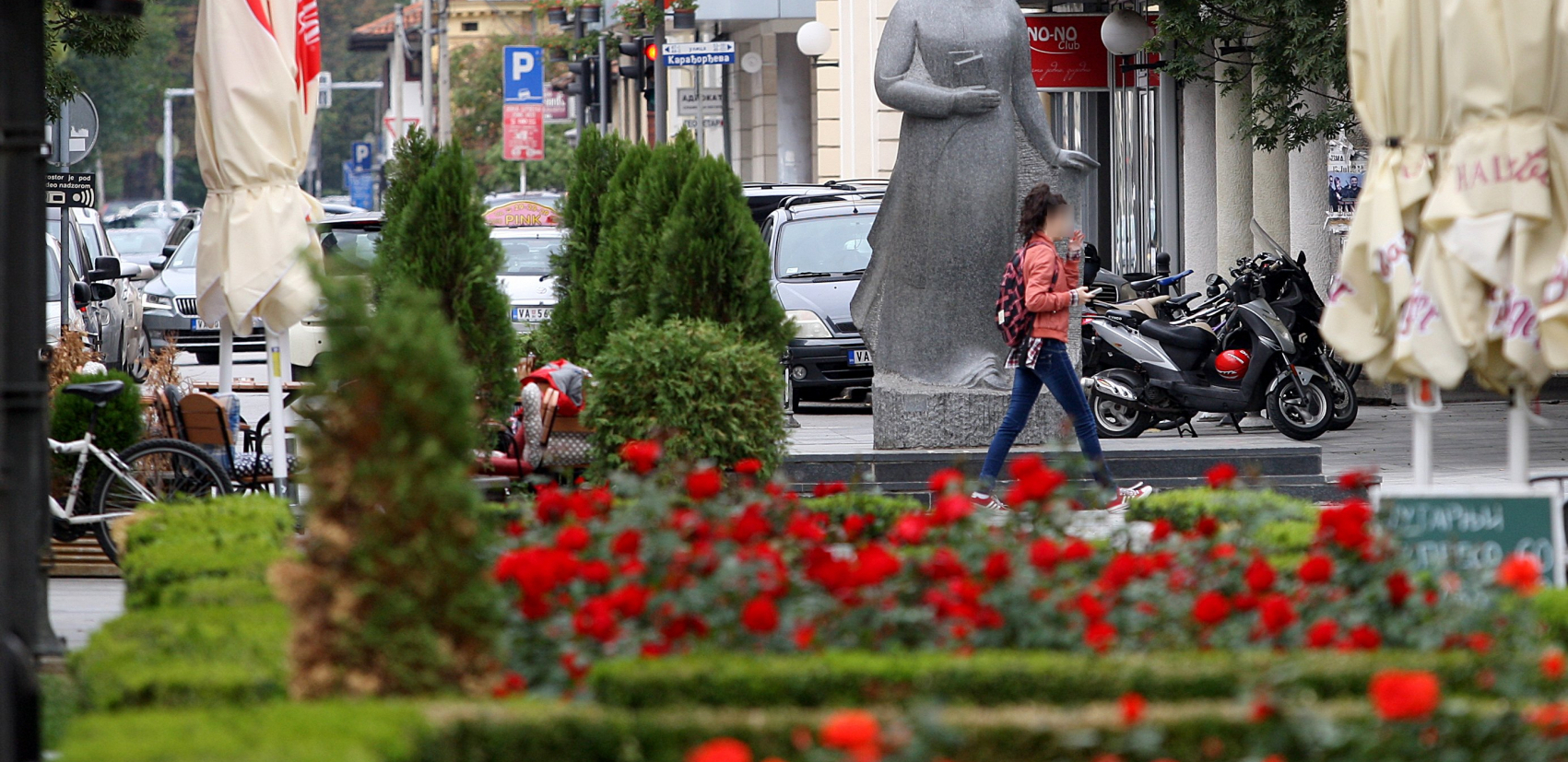 NAROD JE ZGROŽEN OVIM PRIZOROM: DVOGLAVI ORAO DAVI SRPKOG ORLA! Najsramnija scena i provokacija usred Srbije!? (FOTO)