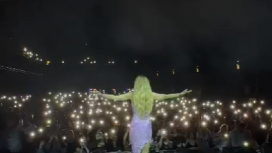 TEA TAIROVIĆ PRIREDILA SPEKTAKL ZA PAMĆENJE! Publika u Ljubljani pala u trans, vrelim plesom usijala atmosferu (VIDEO)