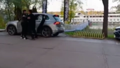 STRANCI URINIRALI PRED DECOM NA ZEMUNSKOM KEJU Umalo obračun: "Hteli su da se biju"