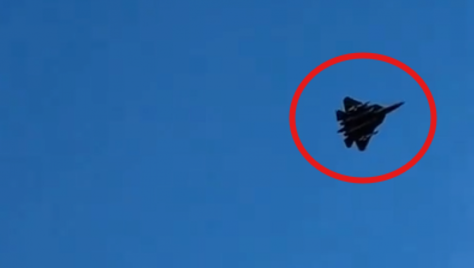 RUSIJA DIGLA NAJMODERNIJE AVIONE  Moćni lovci krenuli u akciju opremljeni krstarećim raketama (VIDEO)