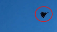 RUSIJA DIGLA NAJMODERNIJE AVIONE  Moćni lovci krenuli u akciju opremljeni krstarećim raketama (VIDEO)