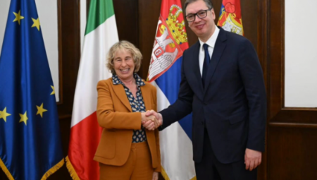 VUČIĆ SE SASTAO SA STEFANIJOM KRAKSI Italija pruža podršku Srbiji na putu ka članstvu za EU
