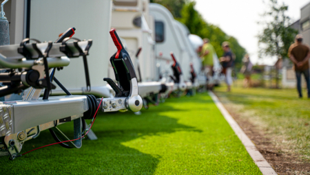 SRBIN RADI TRI DANA NEDELJNO, ZARAĐUJE MASNE PARE I sve to iz prikolice u Kaliforniji