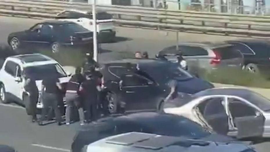 10 SPECIJALACA GA ČUPALO IZ KOLA Pojavio se snimak iz Tirane, evo kako je uhapšen Iljir Meta (VIDEO)