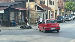 MOTOCIKLISTA NA PEŠAČKOM POKOSIO ŽENU Nesreća u Ljubiću