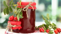 DŽEM OD ŠIPKA PO STAROM BAKINOM RECEPTU Bio je omiljen u staroj Jugoslaviji, a sada se retko pravi