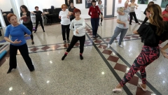 „NEKA MI SE SMEJU, JA UŽIVAM“ Beograđanke koje imaju preko 60 godina uče prve baletske korake za svoju dušu (VIDEO)