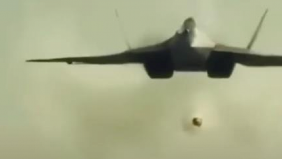 NEVIĐENI SNIMAK RUSKOG SU-57 Ruska zver pete generacije opremljena raketama (VIDEO)