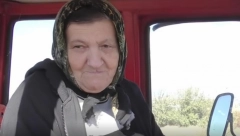 BOLJE BARATA VOLANOM, NEGO VARJAČOM Budimka iz Kladova u osmoj deceniji svaki dan traktorom prevozi robu do pijace