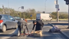 ŽENI SE PREVRNULA KOLICA, VOZAČI SU JE PSOVALI, A ONDA JE DOŠAO SVEŠTENIK O potezu oca Aleksandra bruje društvene mreže (VIDEO)