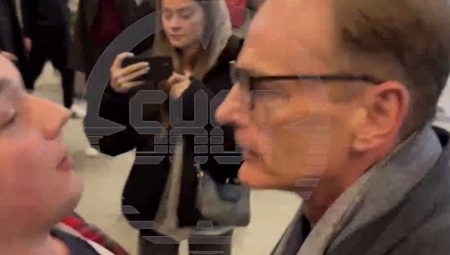 NEMILE SCENE NA AERODROMU U MOSKVI Britanski diplomata ušao u sukob s novinarima, HITNO se oglasila Zaharova (VIDEO)