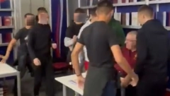NAVALILI ČETNICI KOD VOJVODE ŠEŠELJA Hit snimak sa Sajma knjiga