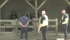 "JE*EM TI MRTVU MAJKU, RUKE ĆU TI ODSEĆI!" Stravične reči izgovorene u programu uživo: "Hitna diskvalifikacija!" (VIDEO)