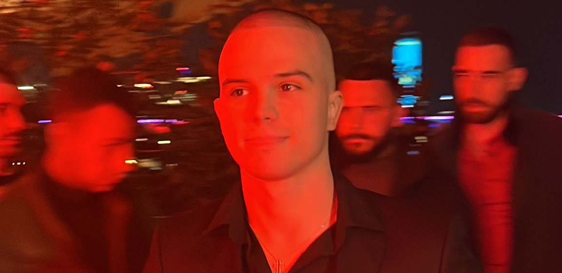 VOJAŽ BRUTALNO UDARIO NA STARIJE KOLEGE! Novi skandal trese estradu: "Nisam tražio potvrdu od njih..."