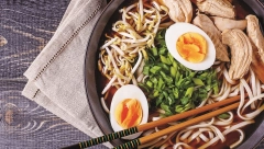 JAPANSKI RAMEN KREPI ORGANIZAM U TRENU Supa koja pomera granice dobrog ukusa, totalno drugačija