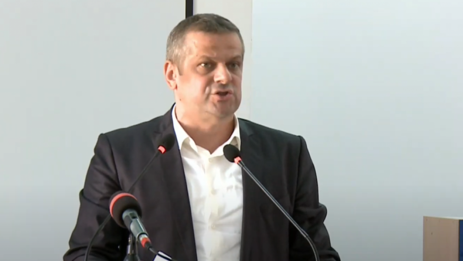 FUNKCIONER ĐILASOVE STRANKE POKAZAO SVE LICEMERJE ĐILASOVE, ĆUTINE I KOKANOVIĆEVE KOALICIJE!  "Treba svi da prodamo zemlju Rio Tintu, a onda da kočimo investiciju"