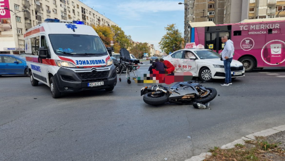 UMRO MOTOCIKLISTA KOJI SE DANAS ZABIO U TAKSI U NOVOM SADU Horor scene snimljene na mestu nesreće