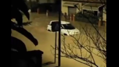 RAZORNA OLUJA NA SEVEROZAPADU ZEMLJE Dvoje ljudi nestalo, bujica je tamo nosila sve pred sobom