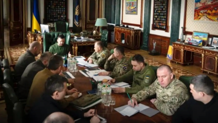 ZELENSKI HITNO SAZVAO SASTANAK ŠTABA Katastrofalna situacija na frontu, Kijev nastavlja da gubi teritorije i naselja