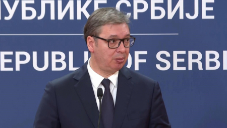 "TO JE JEDINI IZLAZ IZ SUKOBA" Vučić za Blumberg o ratu u Ukrajini