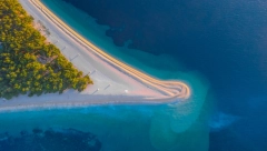 JEDNA OD NAJLEPŠIH PLAŽA BALKANA SE UNIŠTAVA Meštani pokrenuli peticiju protiv turista