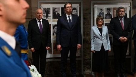 ''KLANJAMO SE NJIHOVIM SENIMA DOK GRADIMO ZAJEDNIČKU BUDUĆNOST'' Vučić i Šujok položili vence u Muzeju žrtava racije (FOTO/VIDEO)