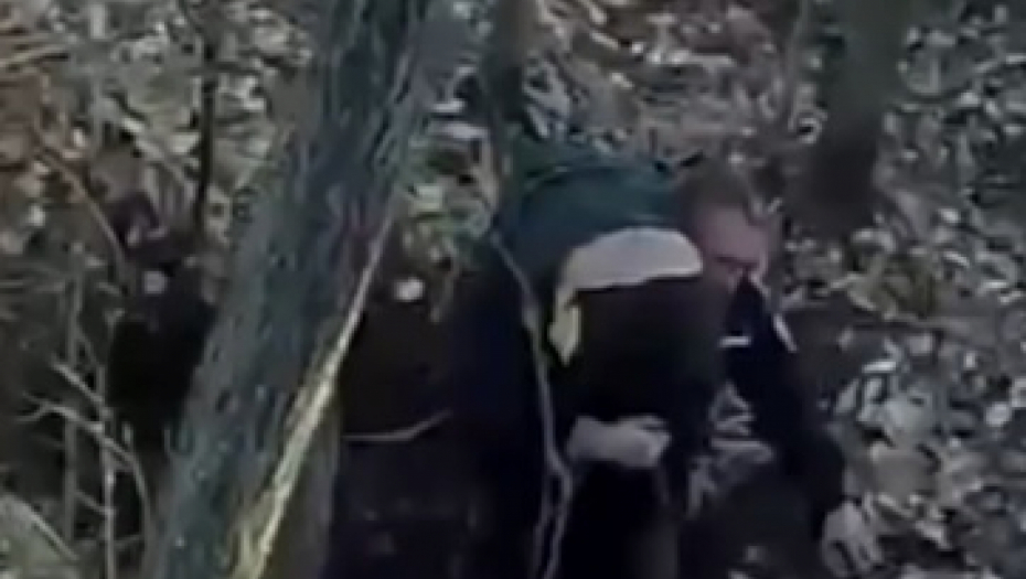 DEČAKA NAPAO ČOPOR PASA Policija objavila snimak spasavanja