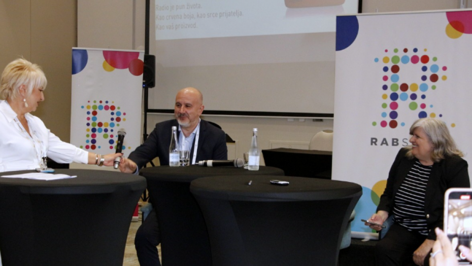 DRŽAVNI SEKRETAR GARIĆ: ''PROFESIONALNO I ETIČKO IZVEŠTAVANJE MORA OSTATI PRIORITET''