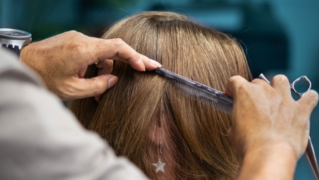 MODERNA FRIZURA ZA ŽENE PREKO 50 GODINA Podmladiće vas bar 10, a čini kosu bujnom i lako se održava!