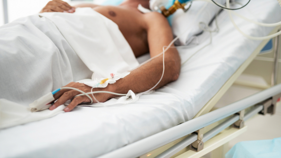 BIO JE ŽIV, DOK SU LEKARI HTELI DA GA ISKLJUČE SA APARATA Čovek 10 meseci bio zarobljen u svom telu, ušao u istoriju medicine! (VIDEO)