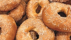 DOMAĆI ĐEVREK Još bolji od onog iz pekare, a odlično ide uz jogurt ili kiselo mleko