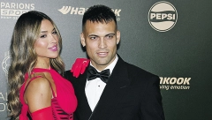 TEATAR GLAMURA Ceremonija kakvu svet nije doživeo: „Zlatna lopta“ u crvenom, a i atraktivne devojke