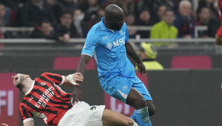 LUKAKU "OTRESAO" PAVLOVIĆA Belgijska zver uništila našeg štopera, a Napoli Milan (VIDEO)