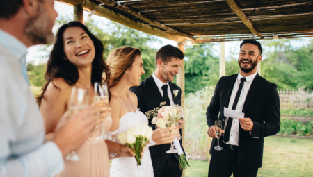 BIO JOJ JE KUM NA VENČANJU, A SAD JE UDATA ZA NJEGA Dok je plesala sa mužem, sve vreme je želela njegovog najboljeg prijatelja