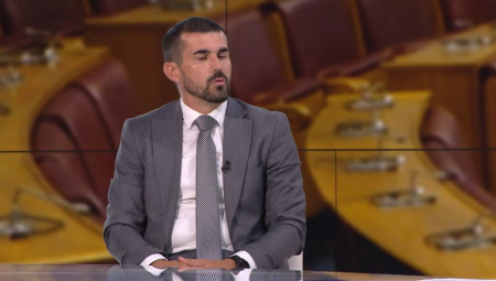 NENEZIĆ (SD): Zastava da se vrati na svoje mesto, inače nećemo dozvoliti održavanje sednica