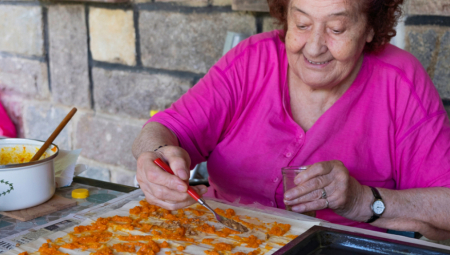 RADMILA DOŠLA IZ NEMAČKE NA SVADBU U KRUŠEVAC Kad su MLADENCI otvorili kovertu, šokirali su se - obrukala se za sve pare!