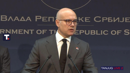 OGLASIO SE I PREMIJER VUČEVIĆ POVODOM NASILNIH PROTESTA U NOVOM SADU: Našu trobojku su uništavali svi oni koji Srbiju nisu voleli