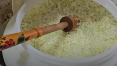 RECEPT ZA SAVRŠEN RIBANAC Da kiseli kupus dobije zlatnu boju naše bake su u bure stavljale ovo